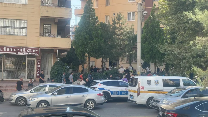 Evinde arkadaşını öldürüp, intihar etti