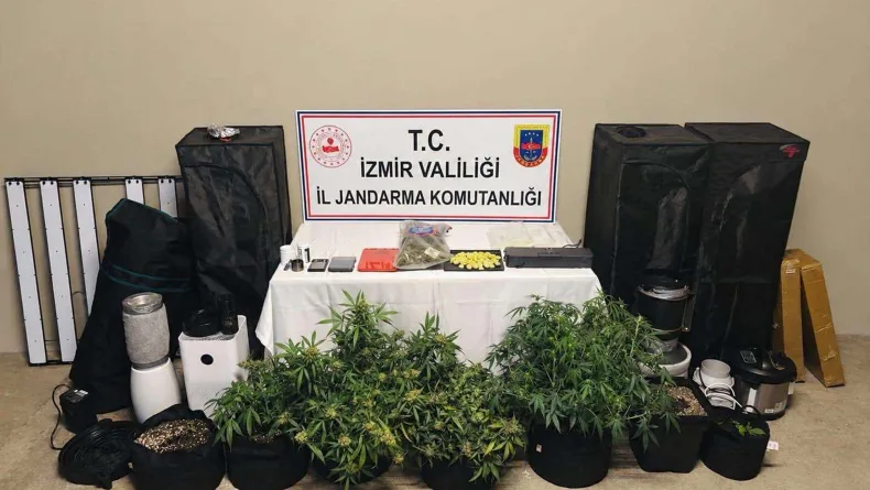 Evinde uyuşturucu ile yakalanıp, gözaltına alındı