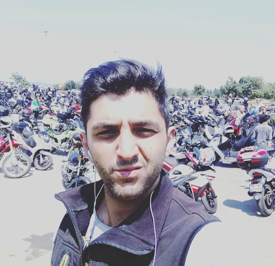 Eyüpsultan'da motosiklet sürücüsü kazada öldü; 'bir şoför sıkıştırıp düşürdü, başka bir araç ezdi'