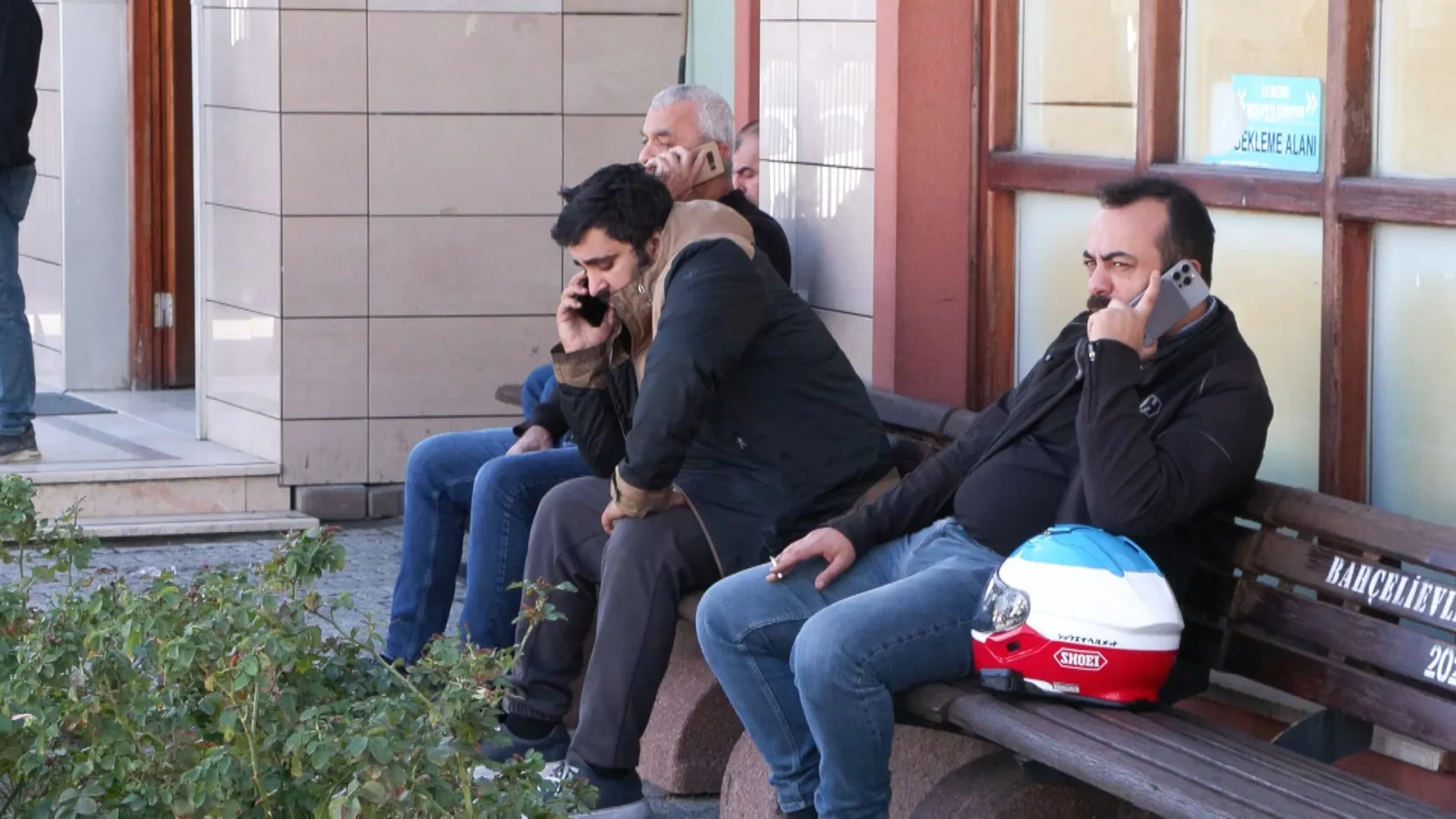 Eyüpsultan'da motosiklet sürücüsü kazada öldü; 'bir şoför sıkıştırıp düşürdü, başka bir araç ezdi'