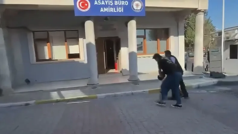 Eyüpsultan'da motosikletle polise çarpıp kaçan şüpheli yakalandı