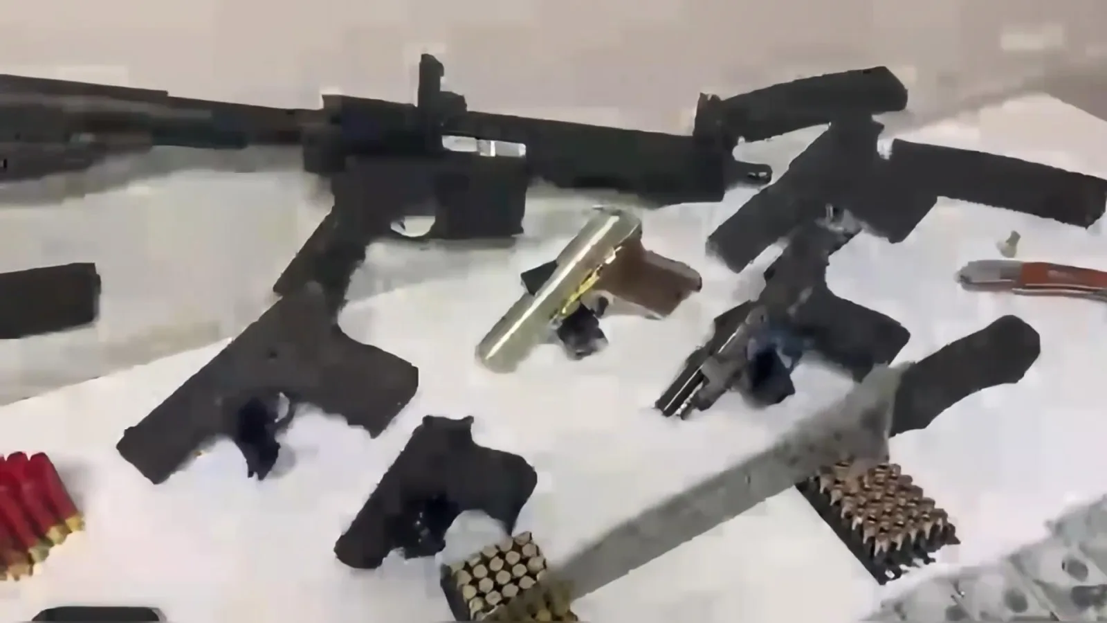 Eyüpsultan’da polis müşteri kılığına girdi; 3 gün izlediği silah kaçakçısını yakaladı
