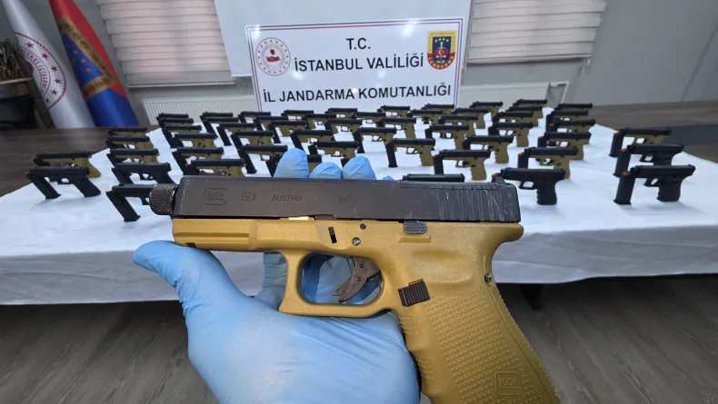Eyüpsultan’da taksinin bagajından 108 tabanca çıktı; 2 şüpheli tutuklandı