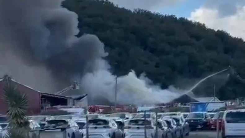 Eyüpsultan'da yediemin otoparkında yangın -1