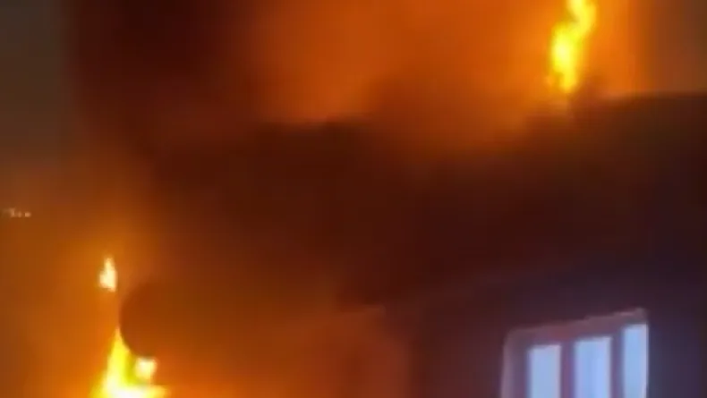Fatih’te 2 katlı bina alev alev yandı: 1 ölü
