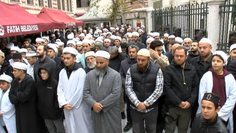 Fatih'te elektrik akımına kapılarak hayatını kaybeden çocuk son yolculuğuna uğurlandı