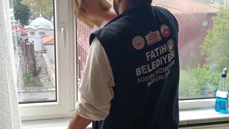 Fatih’te yaşlılara evde temizlik ve kişisel bakım desteği