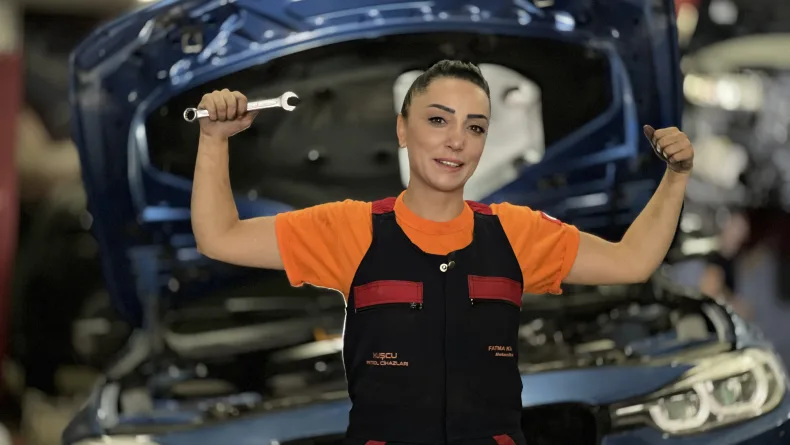 Fatma, muhasebeci olarak girdiği sanayide motor ustası oldu