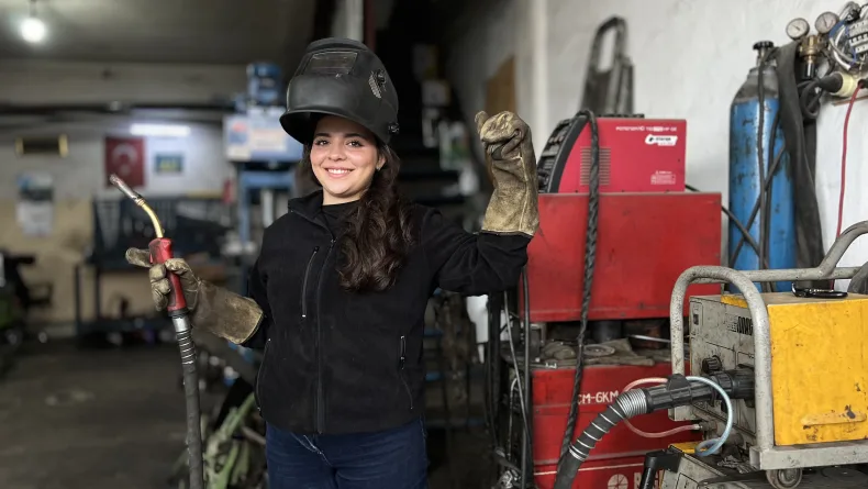 Fatma Sena, 18 yaşında kaynak ustası oldu