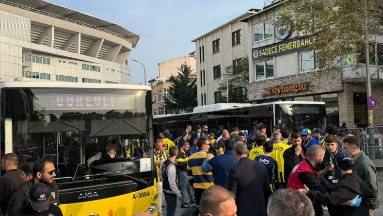 Fenerbahçeli taraftarlar, Rams Park’a gitmek için toplandı