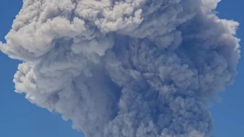 Filipinler'deki Mayon Yanardağı’nda patlama meydana geldi