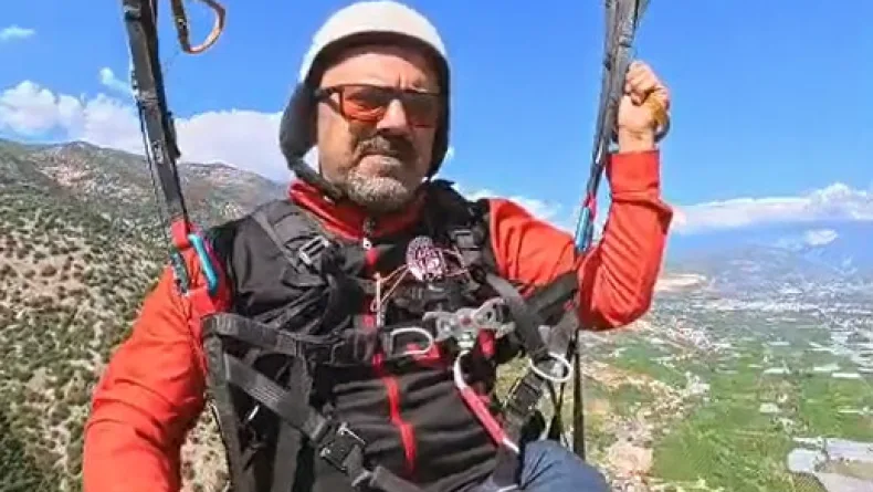 Finike'de keşfedilen doğal rampada ilk yamaç paraşütü uçuşu