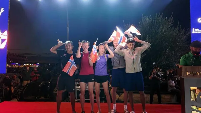 Foça'da plaj voleybolu coşkusu başladı
