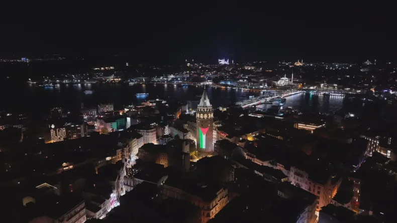 Galata Kulesi Filistin bayrağıyla ışıklandırıldı