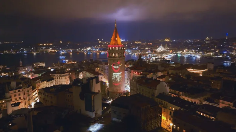 Galata Kulesi'nde 29 Ekim'e özel Atatürk gösterisi