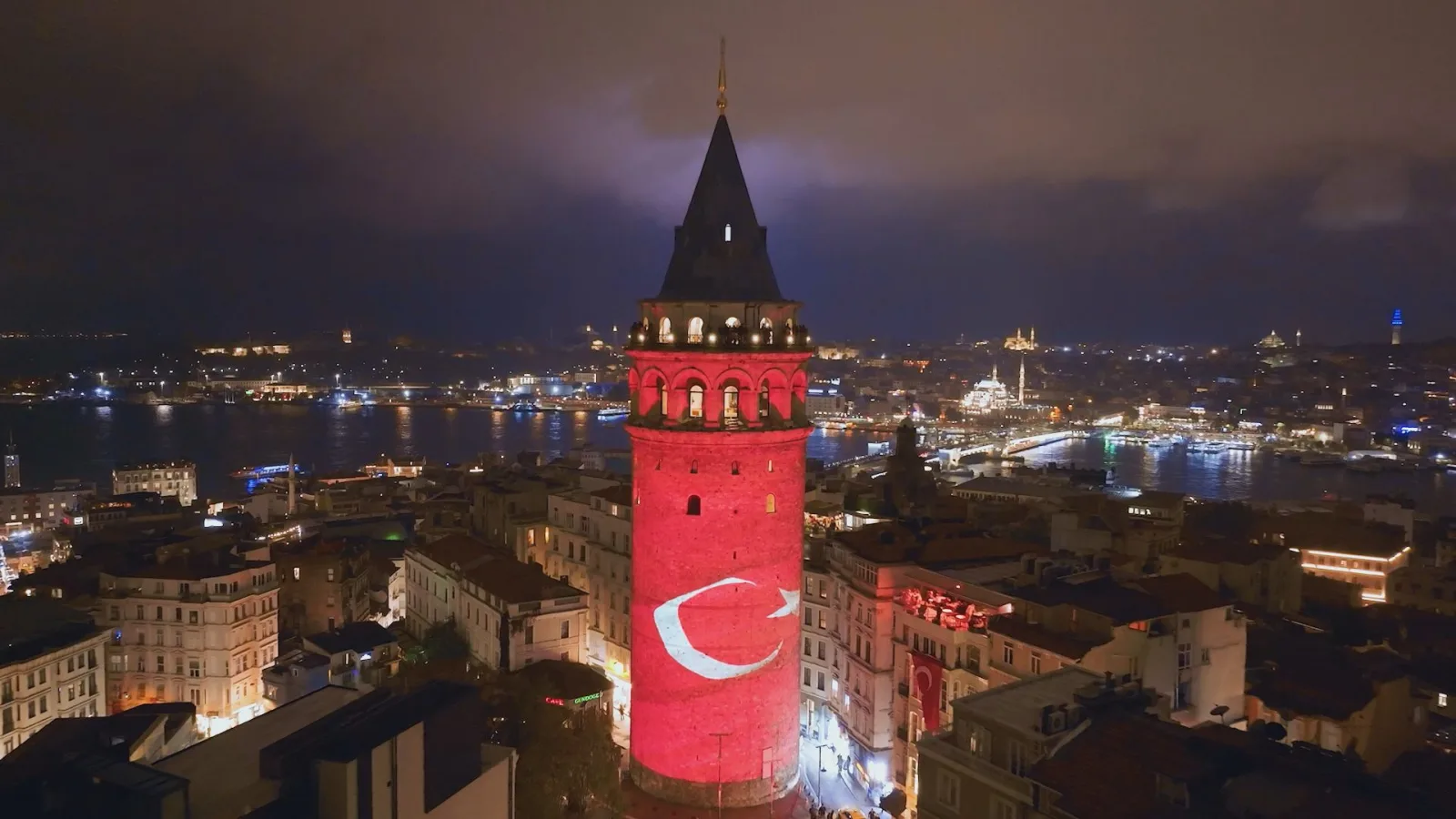 Galata Kulesi'nde 29 Ekim'e özel Atatürk gösterisi