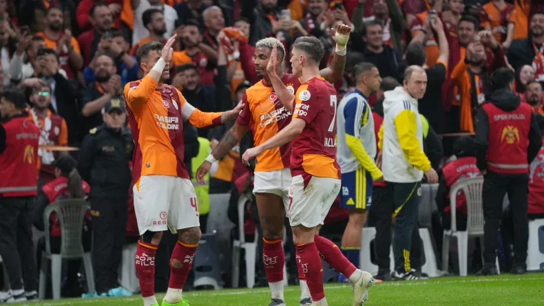 Galatasaray derbide evinde güldü, zirvede seriyi sürdürdü