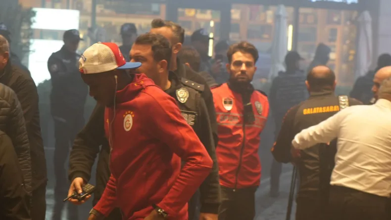 Galatasaray kafilesi Gençlerbirliği maçı için Ankara'ya geldi