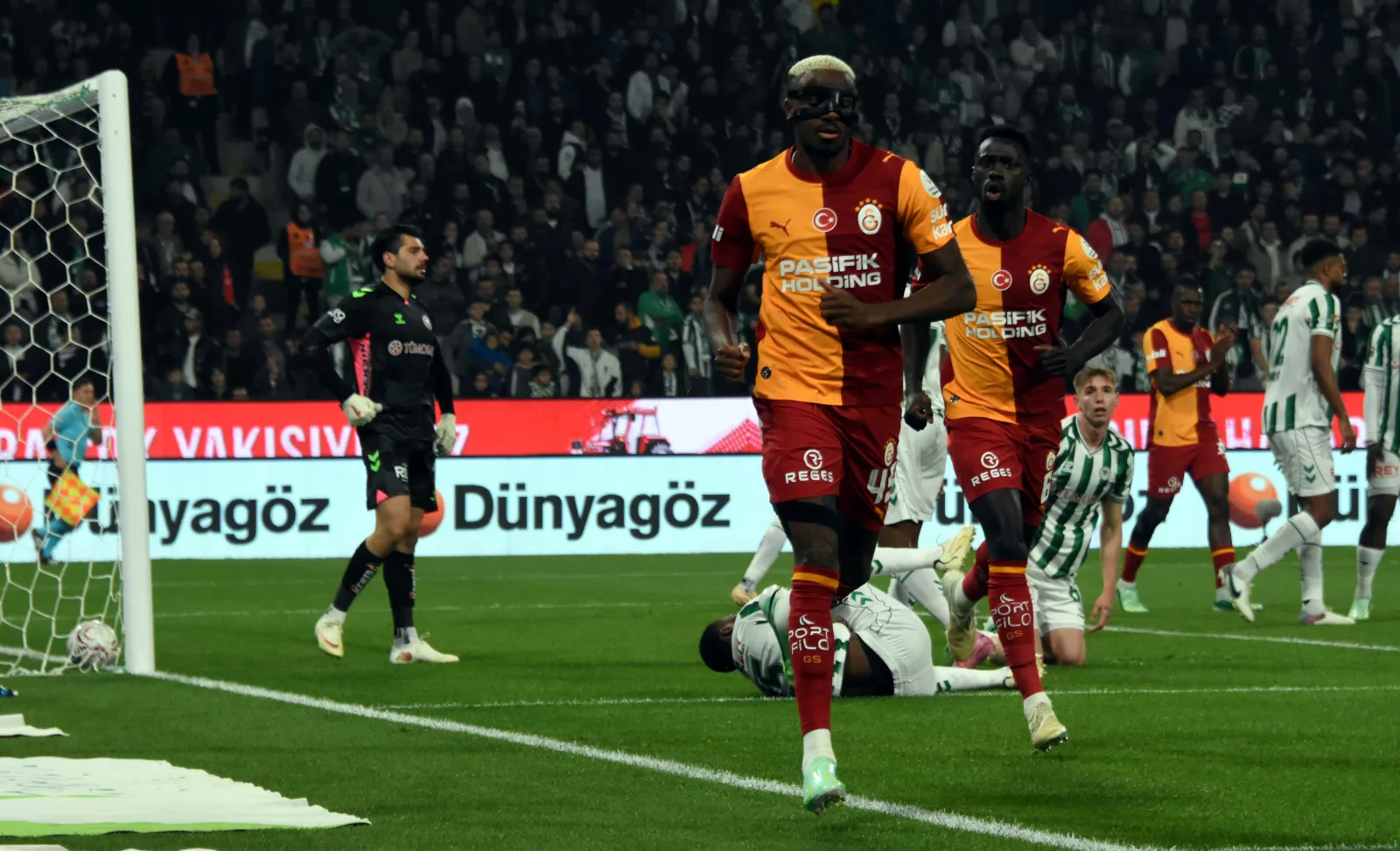 Galatasaray Konyaspor'u farklı geçti, zirvedeki yerini korudu