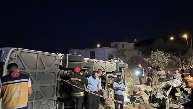 Gaziantep’te yolcu otobüsü ile otomobil çarpıştı; 7 ölü,13 yaralı