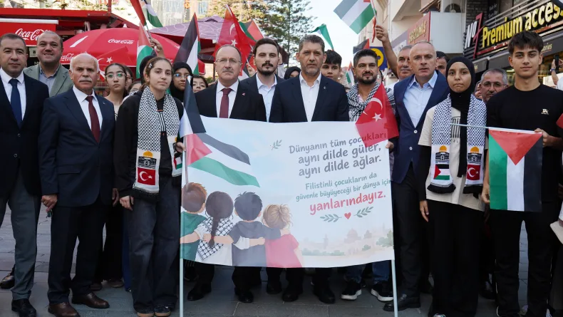 Gazze için Antalya’da sessiz yürüyüş; binlerce öğrenci tek yürek oldu