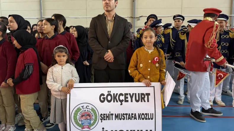 Geçen yıl tek başına kutladığı Cumhuriyet Bayramı’nı bu kez arkadaşlarıyla kutladı