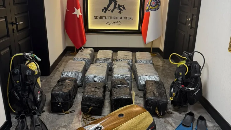 Gemideki 1,5 milyarlık kokain operasyonunda 8 tutuklama