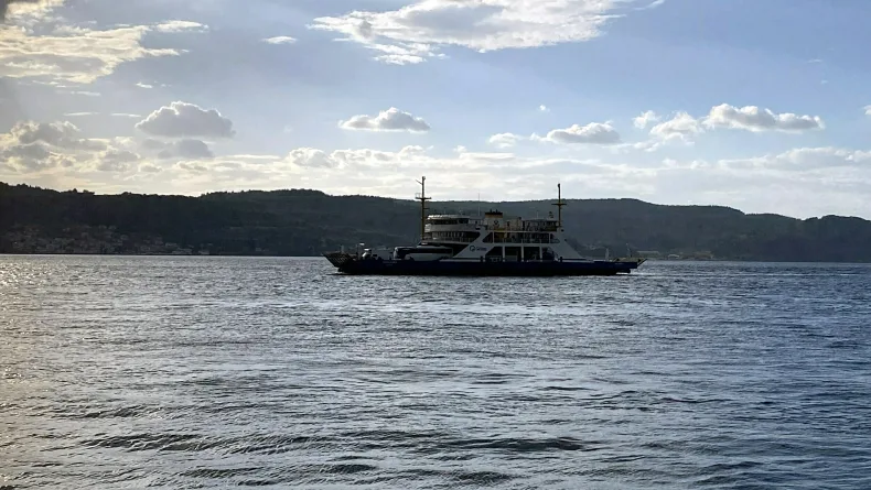 Gökçeada ve Bozcaada feribot seferlerine fırtına engeli