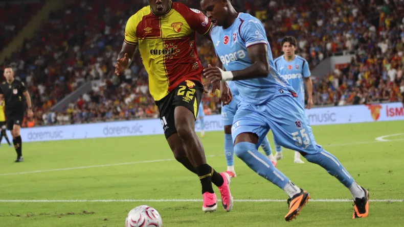 Göztepe'de golcü Armstrong formayı kaptırdı