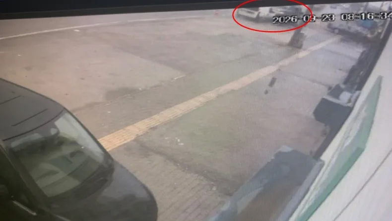 Hafif ticari aracın çarptığı elektrikli bisiklet sürücüsü öldü