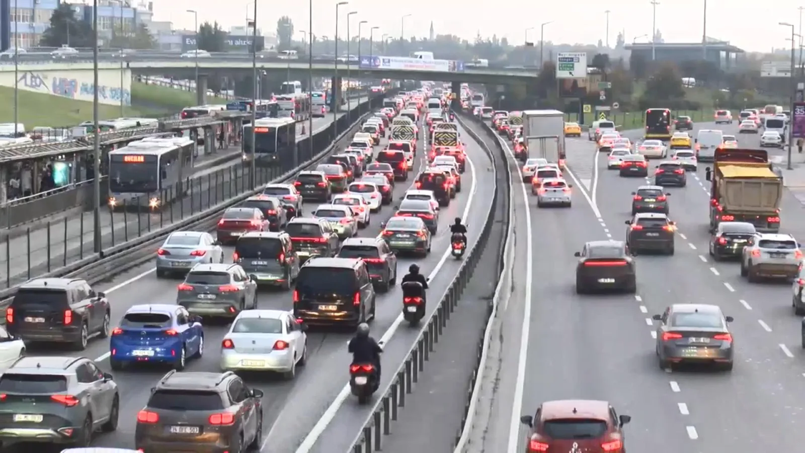 Haftanın ilk iş gününde trafik yoğunluğu - 1