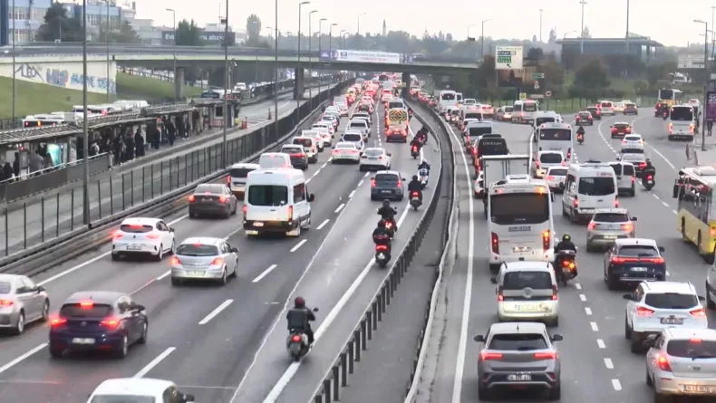 Haftanın ilk iş gününde trafik yoğunluğu - 1