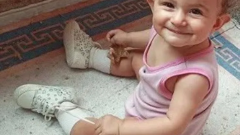 Halasının elini bırakıp çıktığı yolda otomobil çarpan Melis bebek toprağa verildi