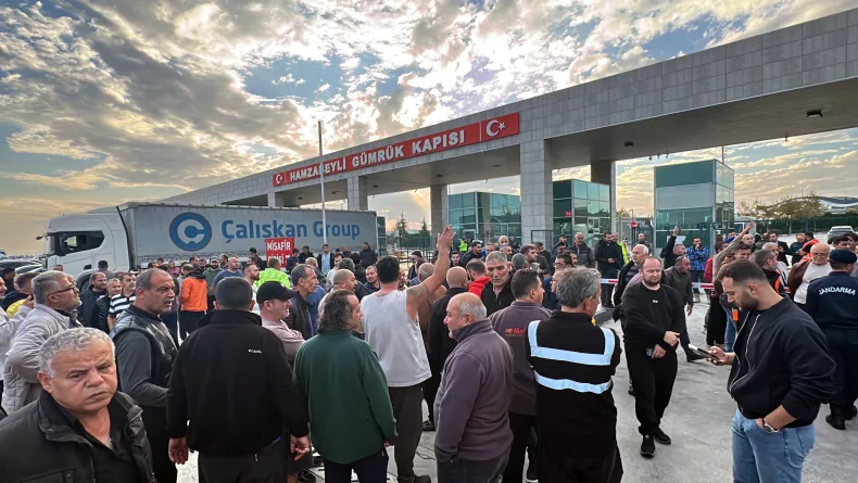 Hamzabeyli Sınır Kapısı'nda, TIR sürücülerinden 3 saatlik eylem