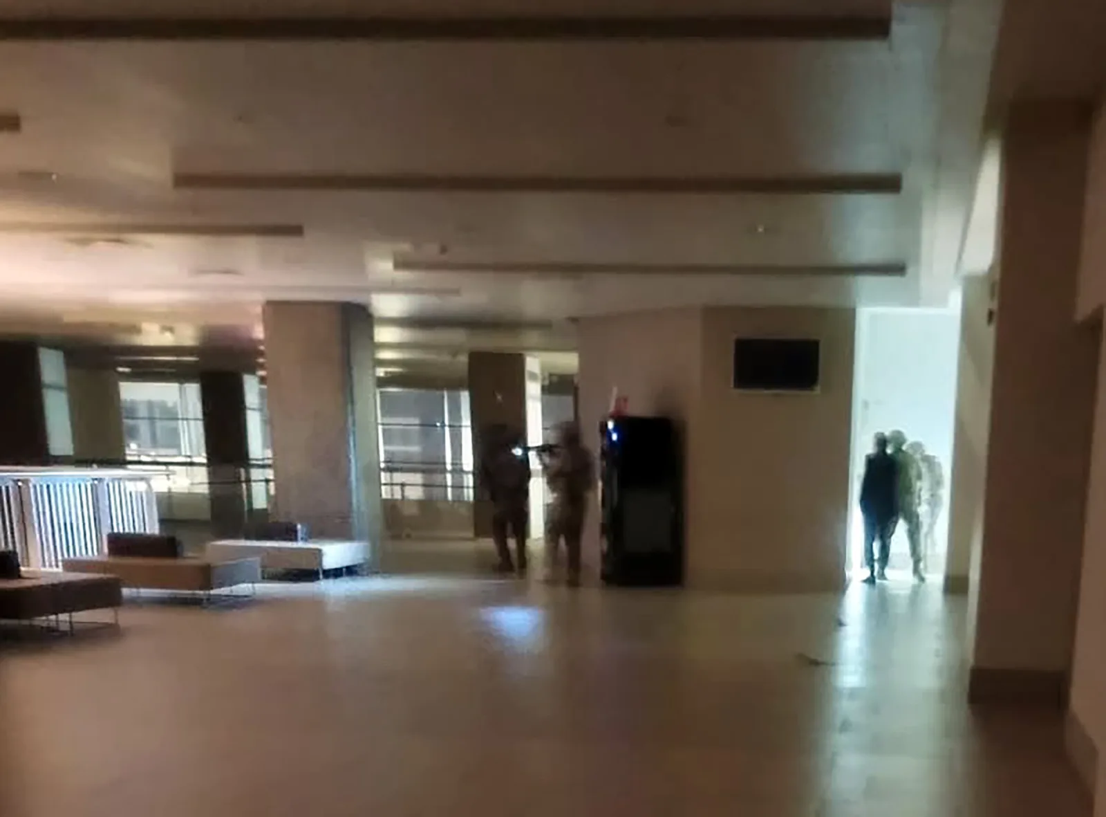 Hastanede kızını vurmak isterken yakalanan baba tutuklandı