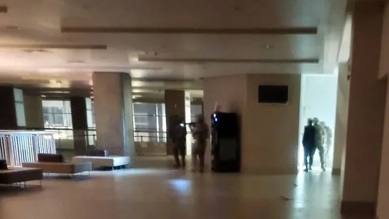 Hastanede kızını vurmak isteyen baba polisin operasyonu ile yakalandı