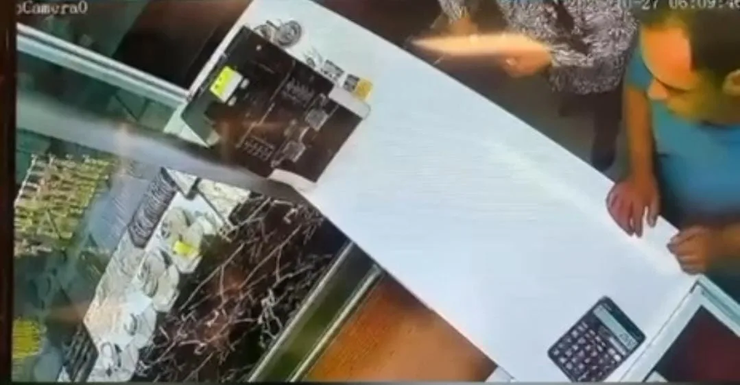 Hatay'da 2 kuyumcudan 3 altın yüzük çalan 2 şüpheli yakalandı