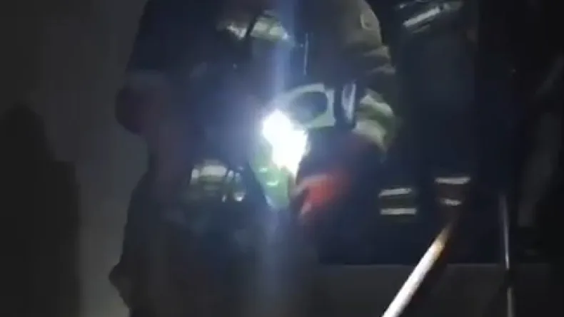 Hatay'da evde çıkan yangında 4 kişi dumandan etkilendi