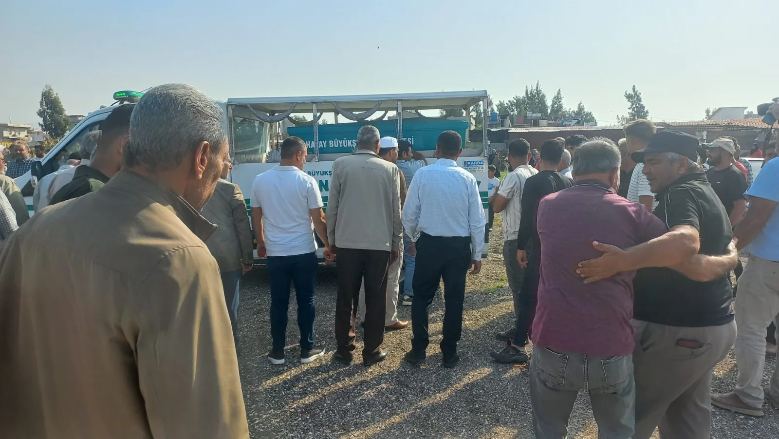 Hatay'da kazada ölen anne ile 4 yaşındaki kızı toprağa verildi
