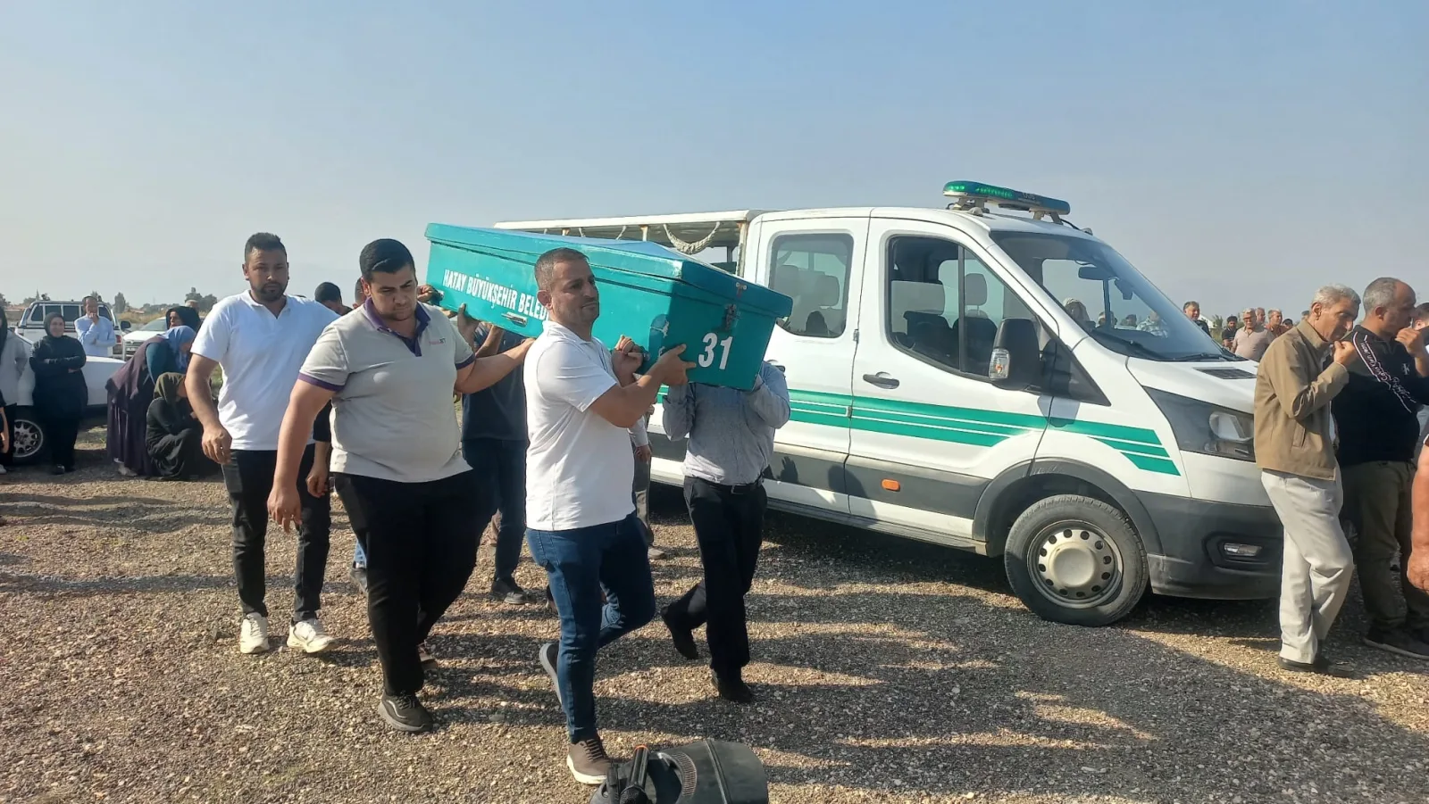 Hatay'da kazada ölen anne ile 4 yaşındaki kızı toprağa verildi