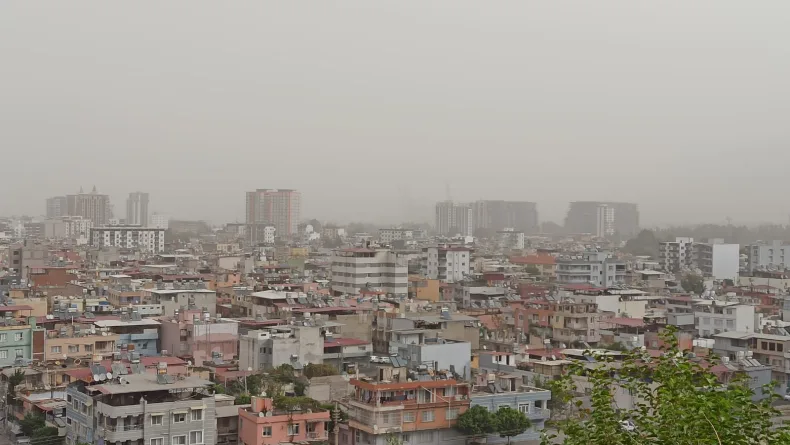 Hatay'da toz taşınımı