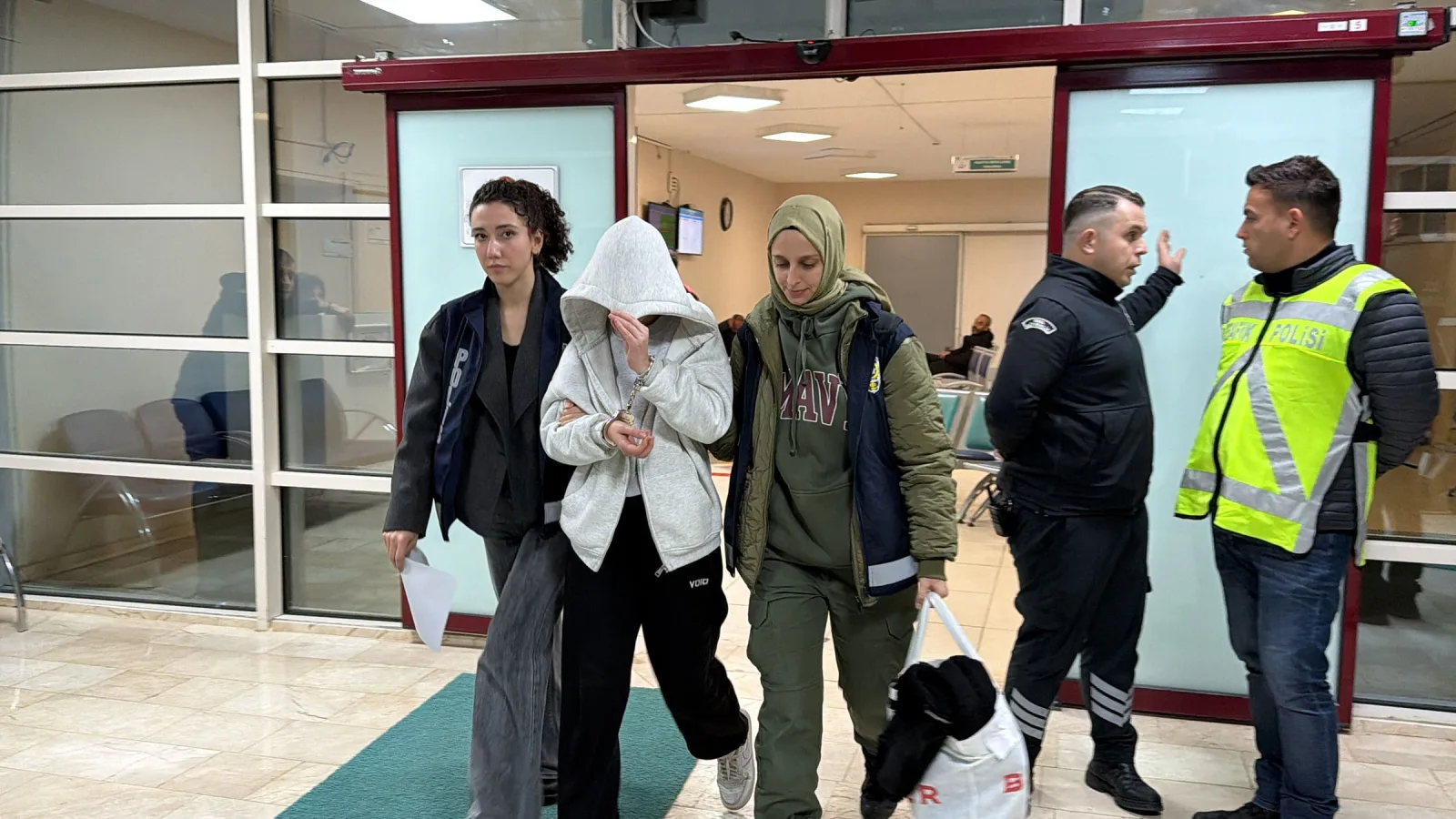 Hesaplarında 14 milyar lira işlem hacmi olan yasa dışı bahis şüphelilerine operasyonda 62 tutuklama