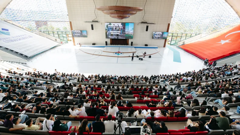 HKÜ’de yeni öğrenciler için Oryantasyon’26 programı düzenlendi