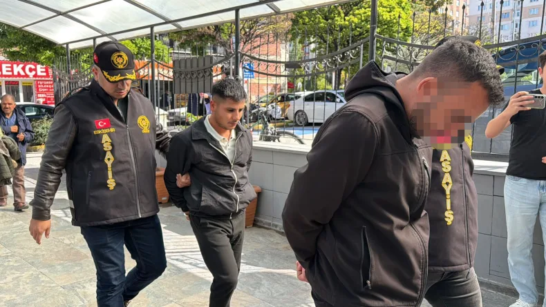 Husumetlisini evinin önünde pusu kurup silahla yaralayan şüpheli tutuklandı