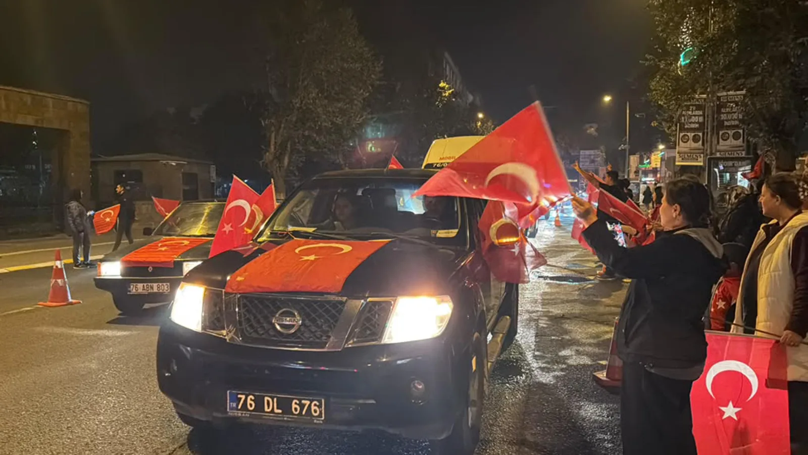 Iğdır’da araçlarla ‘Cumhuriyet konvoyu’