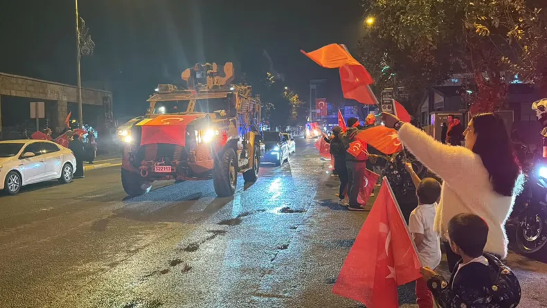 Iğdır’da araçlarla ‘Cumhuriyet konvoyu’