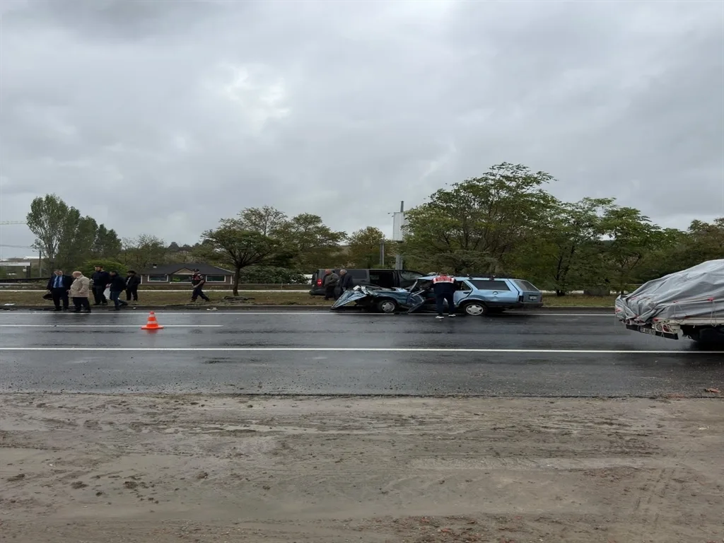 İkiye bölünen otomobilin sürücüsünün öldüğü kazada kusur raporuna aileden itiraz