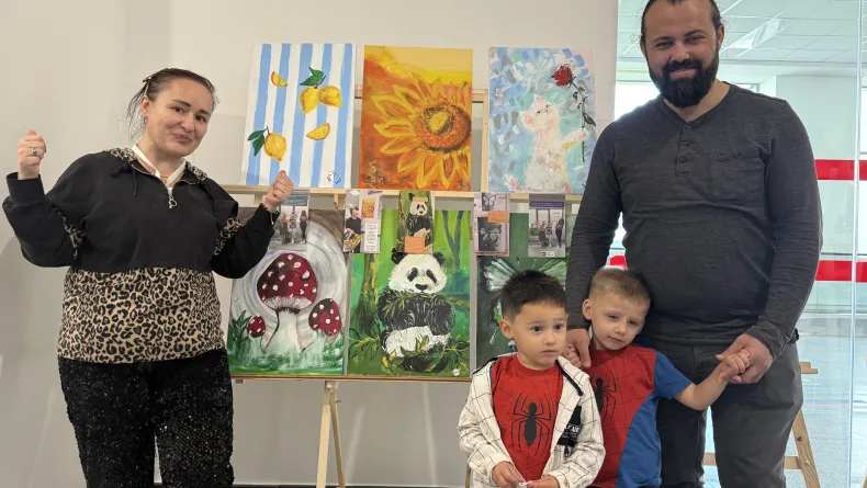 İkiz annesi Nurdan, kemoterapide resimle hayata tutundu