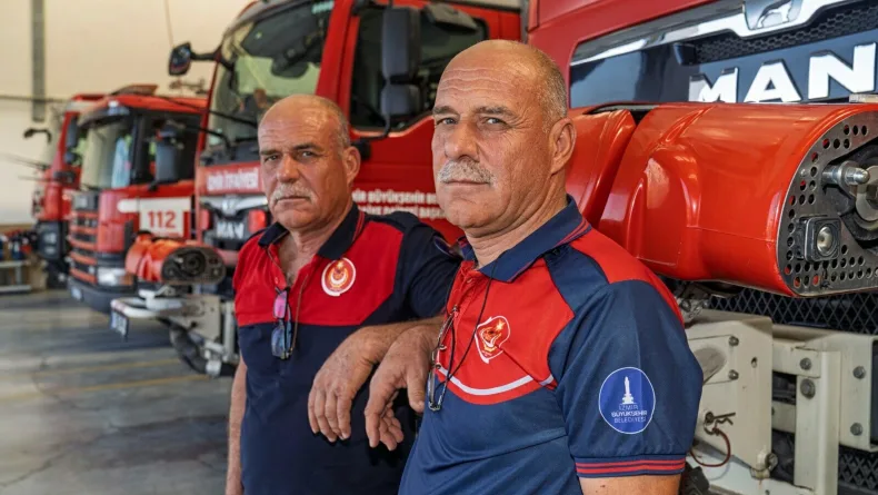 İkizler aynı gün itfaiyeci oldular aynı gün evlendiler