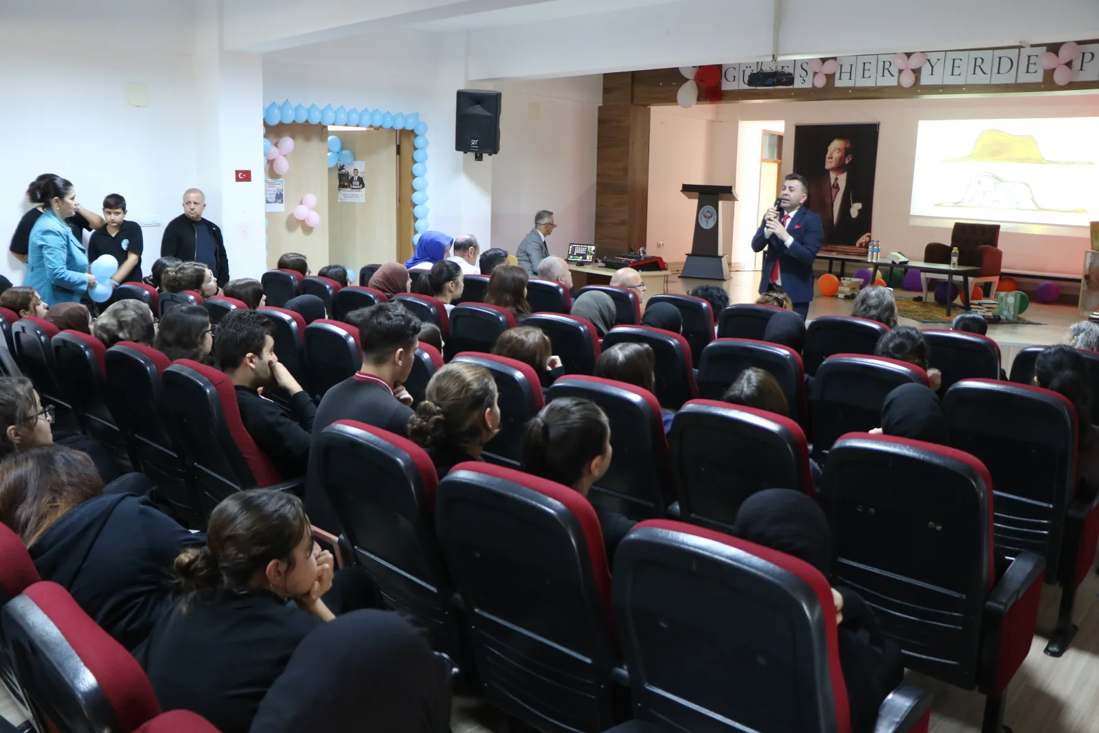İngilizceyi sokağa taşıyan öğretmen Avrupa birincisi oldu